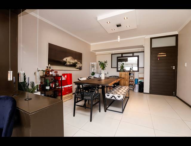 2 BEDROOM APARTMENT FOR SALE IN UMHLANGA CENTRAL